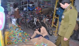 Xưng bố của giám đốc giam lỏng cả công an